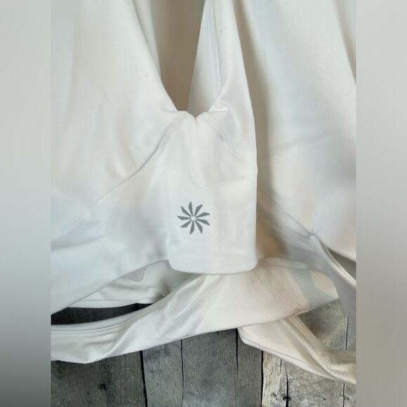 Athleta Conscience Cut Out Crop D-DD in White Size Large New! - Picture 4 of 9